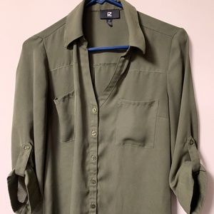 Iz Byer button down Top